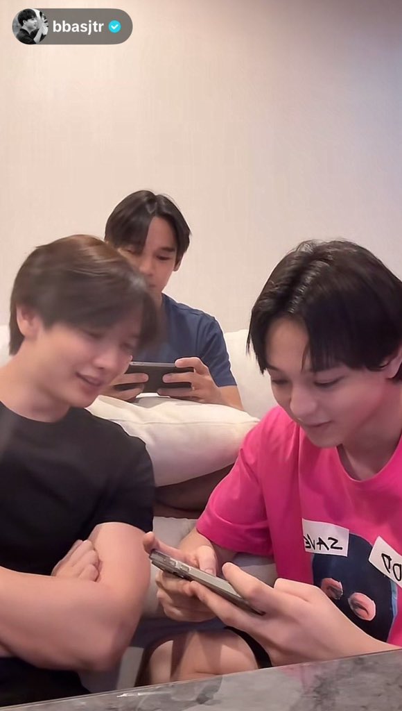 imaxkyyou's tweet photo. เวลาบาสไปบ้านพี่แม็กกี้ ฮีอาบน้ำเปลี่ยนเสื้อผ้าตลอดเลยป้ะ แอบ งง เป็นอะไรกันอะ 

BE MY PLAYER TWO EP3
#ซอโซ่ล่ามธีร์EP3 https://t.co/12F5nwzQUh