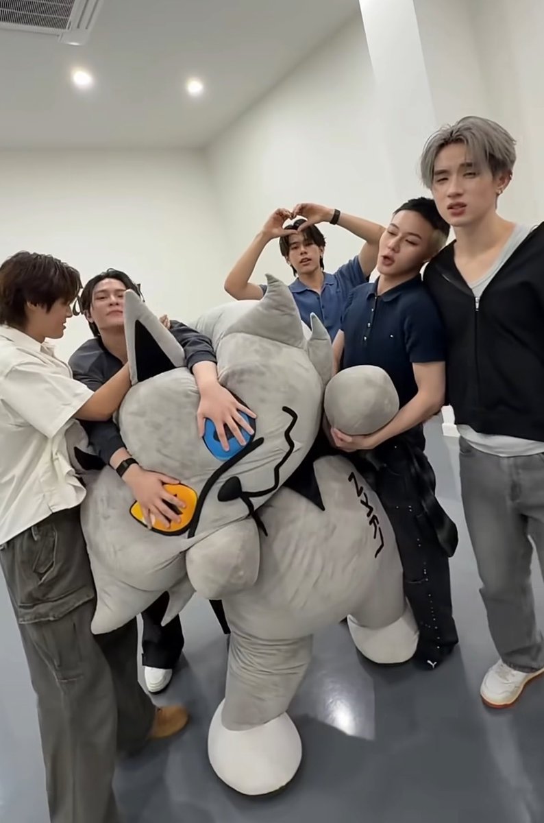 laluneqk's tweet photo. พี่ชายมีสองประเภทเช่นพี่ชายแฟลลี่กับพี่ชายอัยยู อรึมมกุตรายย525252555555525525252525525252555555252525255555225252555555 https://t.co/18jxHzAKl7