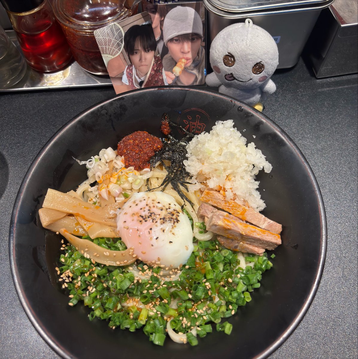 dol_ja_'s tweet photo. 저번에 포카받으러 광야갔다가 은석이 레시피대로 
아부라소바먹고 왓는데 맛있어서 또 먹고 싶음.. ㅜㅜ https://t.co/nROYPeMlni