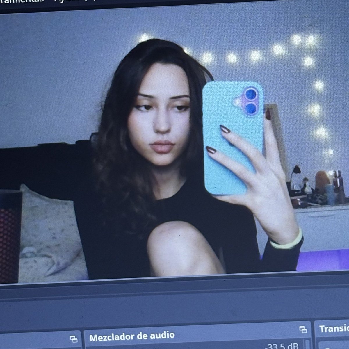 poeticsadbitch's tweet photo. I’m so fucking pretty https://t.co/0VnVQNzzy7