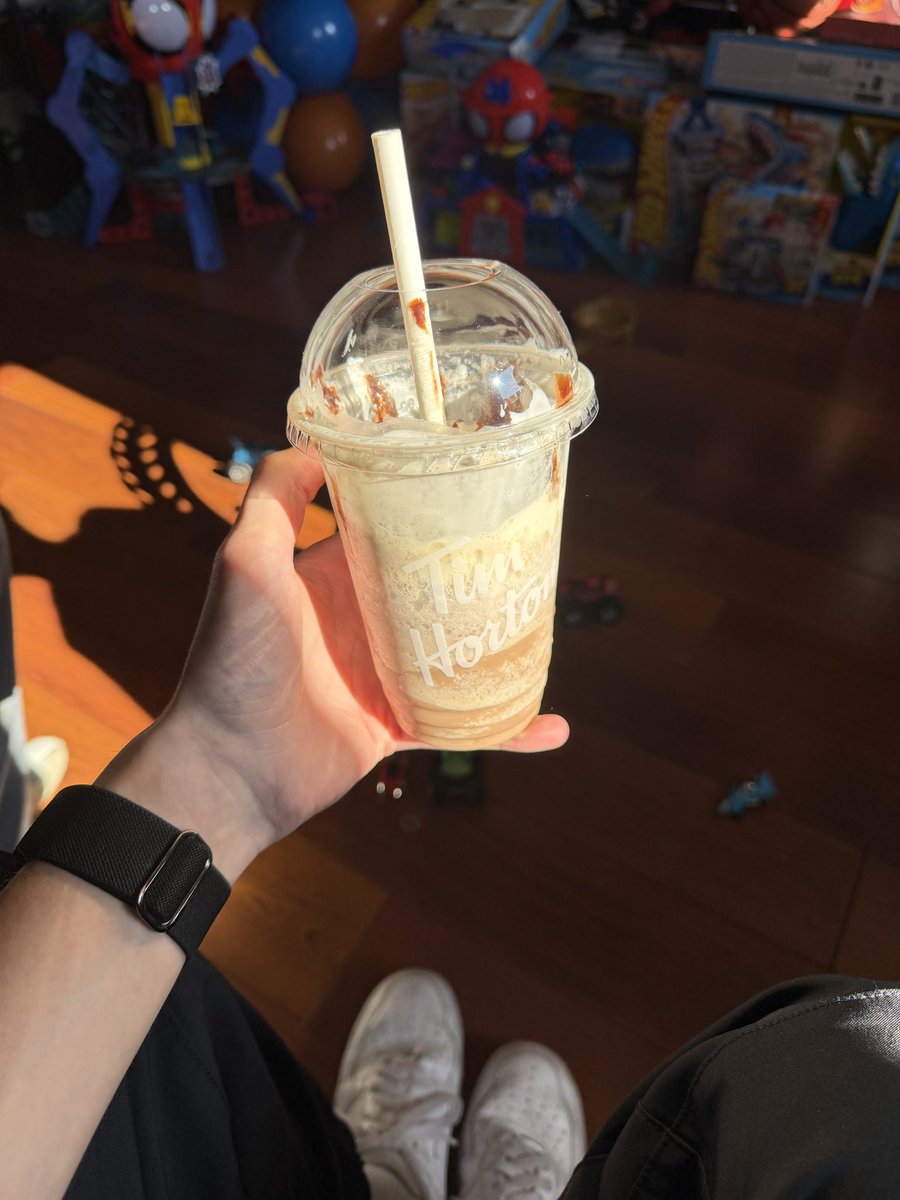 DyIbog's tweet photo. nephews bday = milkshake for me https://t.co/O3D6blf3RC