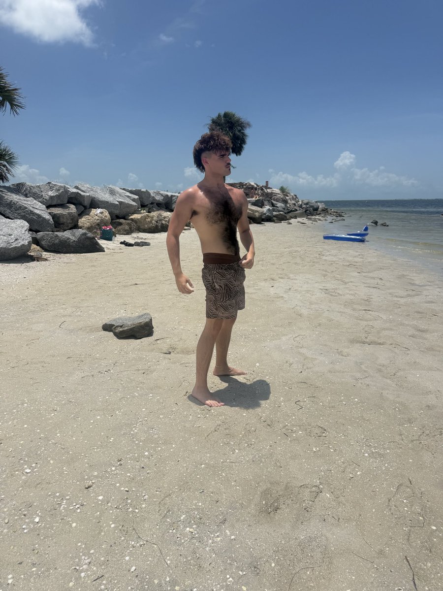 jacksonhart02's tweet photo. Life recently 
#summer #mlm https://t.co/4HF3cEWqtV