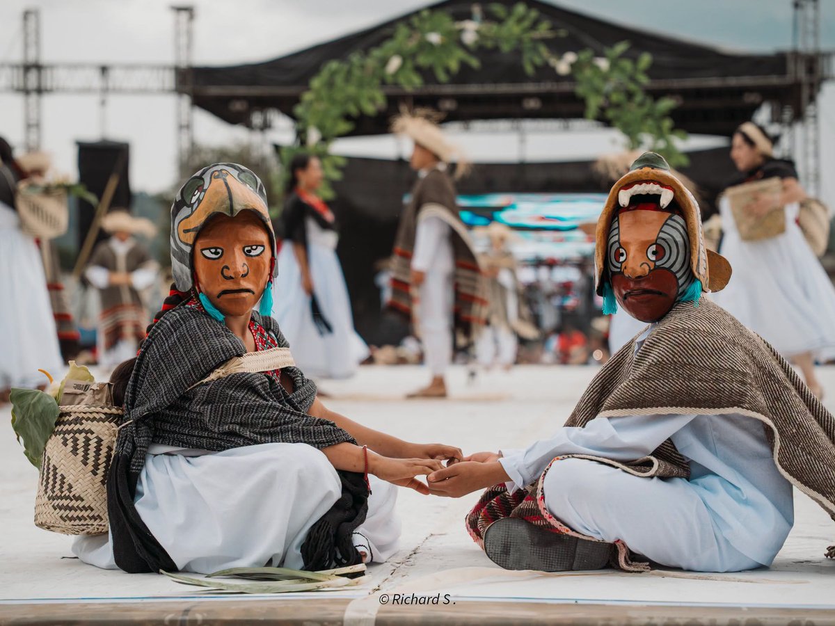 AbbasiJuan's tweet photo. During the Guelaguetza celebrations in the state of Oaxaca, the community of San Miguel el Grande gave a theatrical presentation where, using the aesthetics of the Mixtec codices, they participated wearing masks inspired by characters from their ancient history, such as Eight Deer Jaguar Claw, lord of Tilantongo, and Lady Six Eagle, wife of said Mixtec ruler and conqueror.

#Mexico #Oaxaca