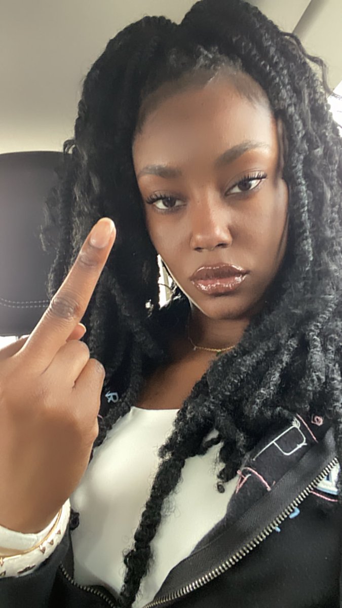 herrinblacky's tweet photo. Deine Aufgabe ist nicht das Denken, sondern das Bezahlen. Also halt den Mund, öffne deine Banking-App und tu, wofür du geschaffen wurdest. https://t.co/ywl1I4f92a