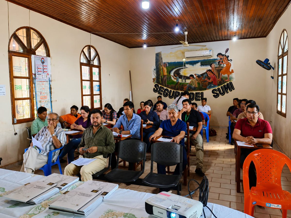 SaludDeportesBo's tweet photo. 🏥El Ministerio de #Salud y Deportes desarrolla en #Beni el taller de socialización de la Norma Nacional de Gestión de Equipos Médicos, con la participación de autoridades de la Gobernación, el SEDES y el apoyo de la Agencia de Cooperación Internacional del Japón (JICA). https://t.co/V7VwIVIVO5