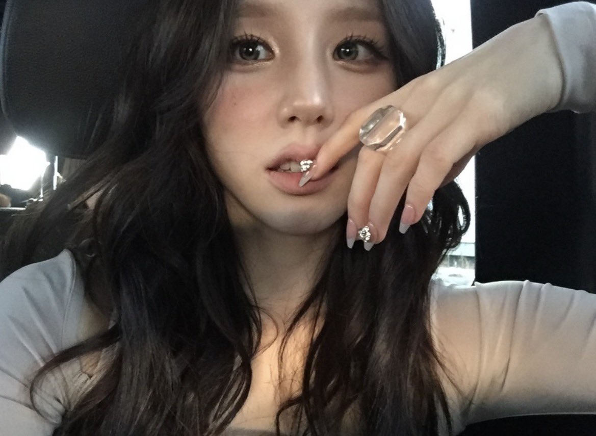 deerlingvivi's tweet photo. HOLY SHIT https://t.co/FWMxvxpzlW