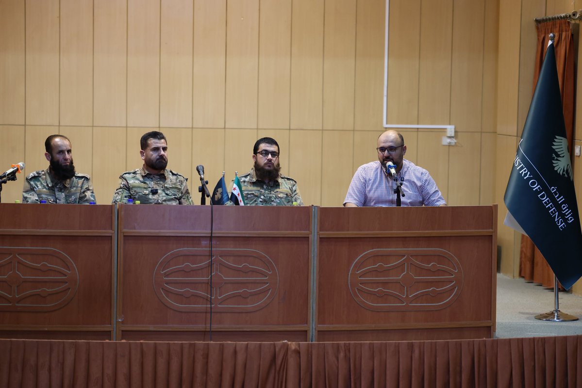 RecruitSyri's tweet photo. أقامت إدارة التجنيد والتعبئة في وزارة الدفاع، بالتنسيق مع إدارتي منطقتي النبك ويبرود بريف دمشق، ندوة توعوية للشباب تحت عنوان "جيشنا عاد لأهله"، وجرى خلالها مناقشة أهمية دور الجيش العربي السوري في حماية حدود الوطن، كما تم الإجابة عن الأسئلة والاستفسارات. https://t.co/U7gsRNIqwA