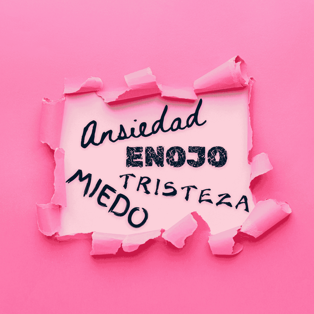lajefita's tweet photo. ¿El estrés puede tener 4 caras?

NO ES QUE SEAN CUATRO CARAS DEL ESTRÉS...son cuatro emociones que aparecen alrededor del estrés y la respuesta de estrés...

El miedo, la ansiedad, el enojo y la tristeza se sienten como 4 problemas distintos… pero las 4 tienen mucho que ver con tu respuesta de estrés. 
En este episodio te cuento qué comparten, qué las distingue y qué necesita cada una, sin meterlas todas en la misma cajita...porque NO son cuatro salidas idénticas de un mismo motor.

Te platico por qué el miedo se enfoca en lo inmediato y la ansiedad en lo incierto, por qué el enojo te empuja hacia adelante (y cómo la rumia puede convertirlo en estrés crónico), y por qué la depresión NO es "tristeza con esteroides" ni una simple alarma que se quedó prendida. 
El estrés crónico puede empujar la balanza hacia la ansiedad y la depresión… pero no escribe él solito toda la historia.

Este episodio es un poco diferente a los demás y estoy segura de que muchos de ustedes podrían contribuir a enriquecerlo...
https://t.co/r8er1UWx61