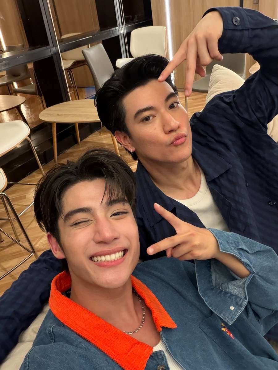 Ongsacelcius1's tweet photo. รักทุกคนนนนน ขอบคุณที่มาหากันน้าาา
กลับบ้านกันดี ๆ นะค้าบฝนตกด้วยย🥺
เจอกันใหม่น้าทุกคนน มีความสุขที่สุดเลย
Love u guys so much❤️

EFM FANDOM WITH INNONGSA

#InnOngsaxFANDOMFANFIC https://t.co/dfnR1zMsch
