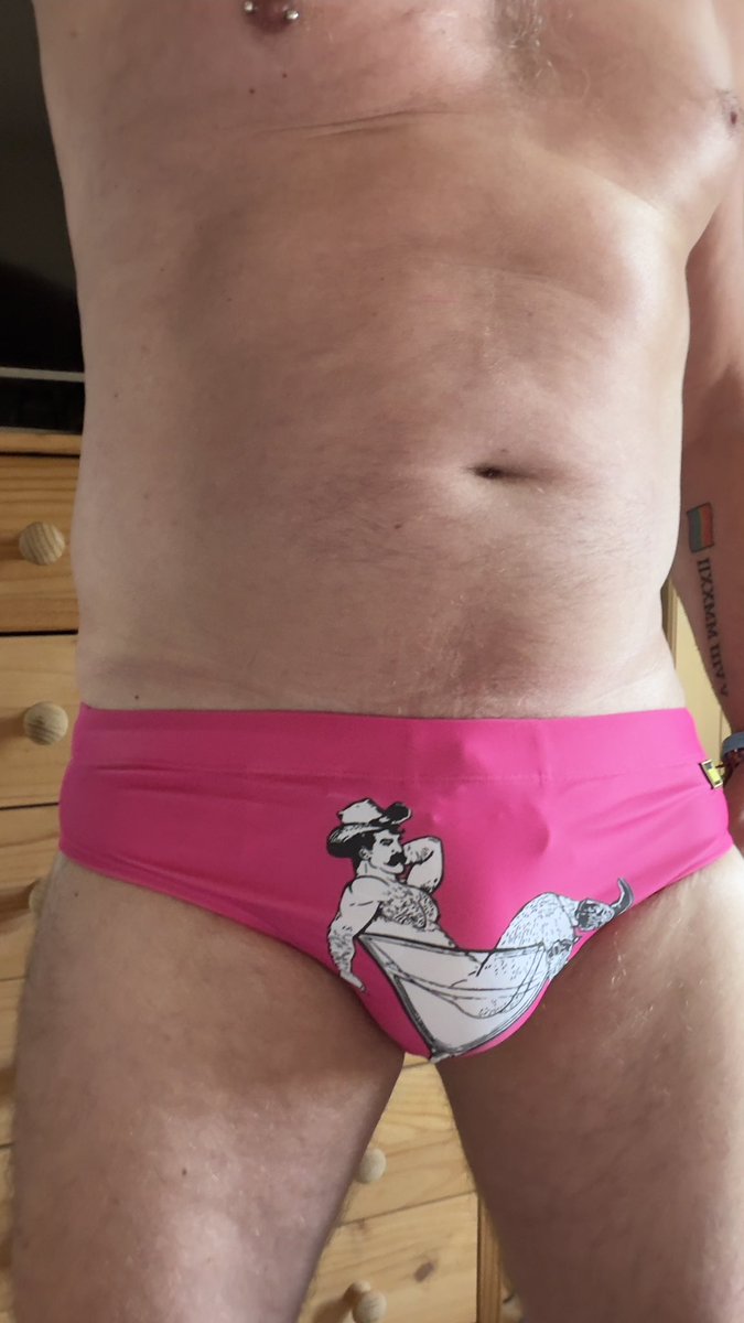 ShaunAshmore2's tweet photo. The #DENlivery has arrived and I’m now obsessed with swimwear as well as underwear 😬😉😍😘 thanks @denloungewear @glenrules for sorting the issue earlier ⭐️⭐️⭐️⭐️⭐️ https://t.co/AZa0ci7XlE