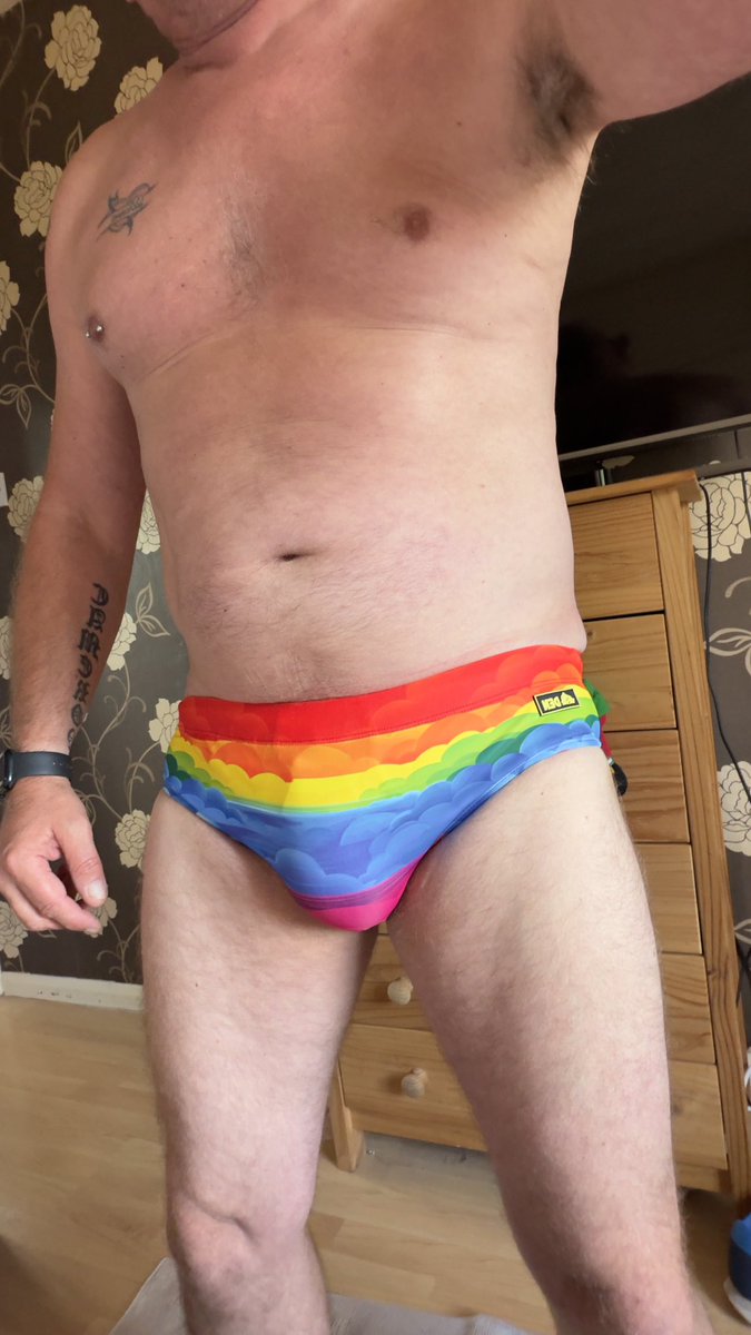 ShaunAshmore2's tweet photo. The #DENlivery has arrived and I’m now obsessed with swimwear as well as underwear 😬😉😍😘 thanks @denloungewear @glenrules for sorting the issue earlier ⭐️⭐️⭐️⭐️⭐️ https://t.co/AZa0ci7XlE
