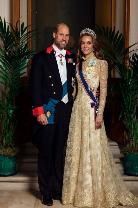 ladydebbie6's tweet photo. This for some reason came up in my feed today and glad it did as they just look so perfect and loving and golden and regal and tons of other nice words and yeah love them to bits!! https://t.co/LISpmGrqYQ