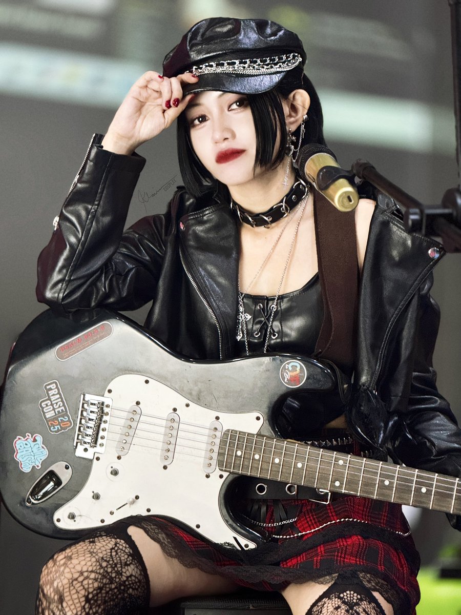 klairesama's tweet photo. “Being alone and being lonely are two different things.”

i love everything about nana her character, personality, and aesthetic 🖤

it would be so nice to perform with a band while cosplaying her someday 🥹 LF blast members 👉👈

#nana #nanaosaki #blast #cosplay #cosplayer https://t.co/1sdjoUfc5t