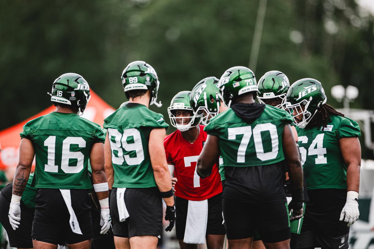 nyjets's tweet photo. compete, compete, compete https://t.co/mG1JSjnxU0