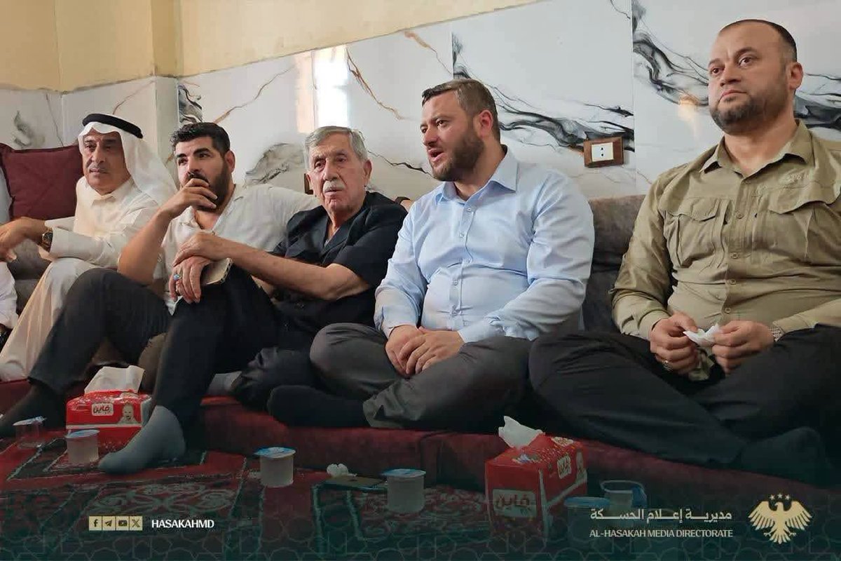 Evnehmeddepw's tweet photo. وفد حكومي يلتقي شيوخ ووجهاء العشائر #العربية #والكوردية في #الحسكة. 
#عدسة_الخبر https://t.co/XSY8aFE9Fo