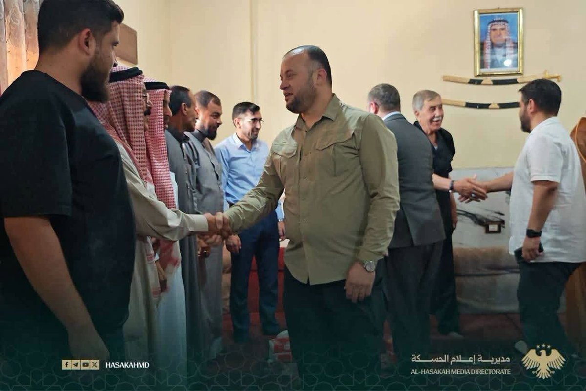 Evnehmeddepw's tweet photo. وفد حكومي يلتقي شيوخ ووجهاء العشائر #العربية #والكوردية في #الحسكة. 
#عدسة_الخبر https://t.co/XSY8aFE9Fo