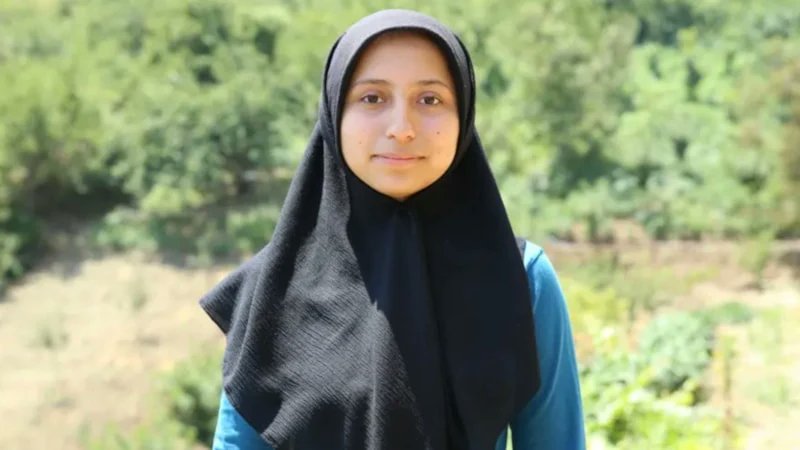 onedio's tweet photo. Hatay'da 6 kardeşinin bakımıyla ilgilenen, tarlada çalışan ve keçi besleyen 18 yaşındaki Mevlüde Duran, eşit ağırlık puan türünde Türkiye 640'ıncısı oldu. https://t.co/NtqeOCFGuu