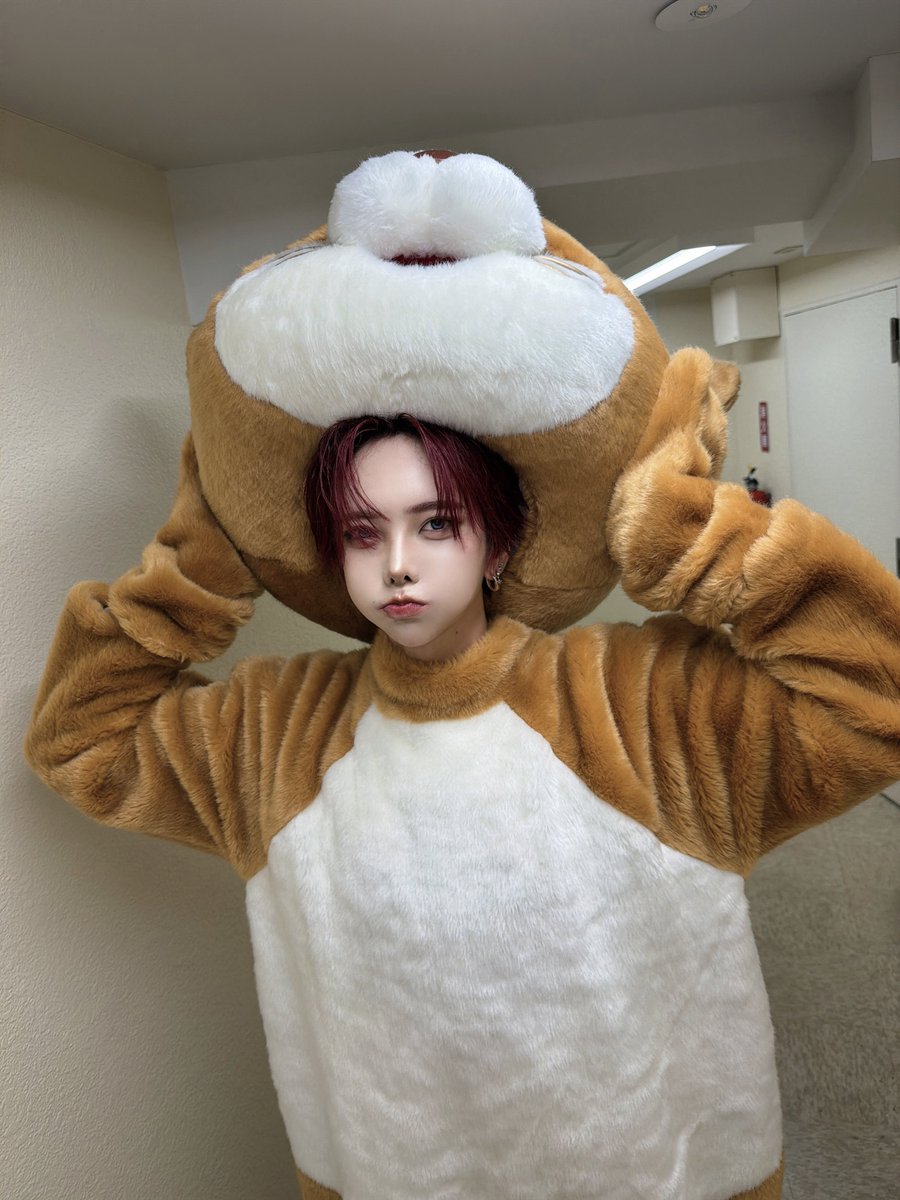 ibuki_luvls's tweet photo. 着ぐるみの中にこんなイケメン入ってたなんて誰も気づかないの悲しい😭 https://t.co/lMLm3iraDD