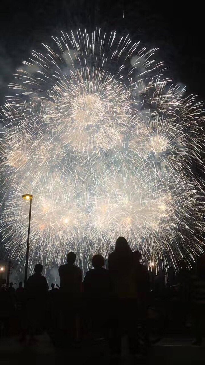 Erincoli33's tweet photo. 看一场绚烂的烟花吧 https://t.co/ObF0ydcuTM