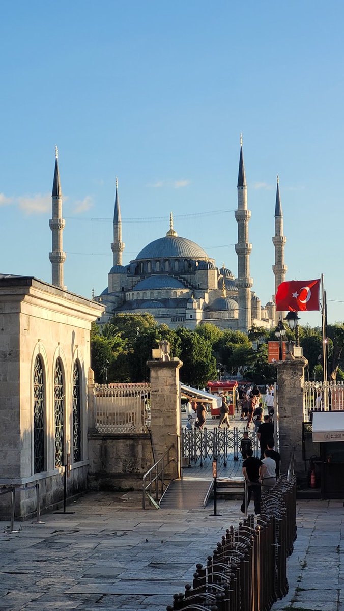 elifdsunn's tweet photo. Ayasofya Camii Bahçesinden 🫠 https://t.co/4BHmh9Kc96