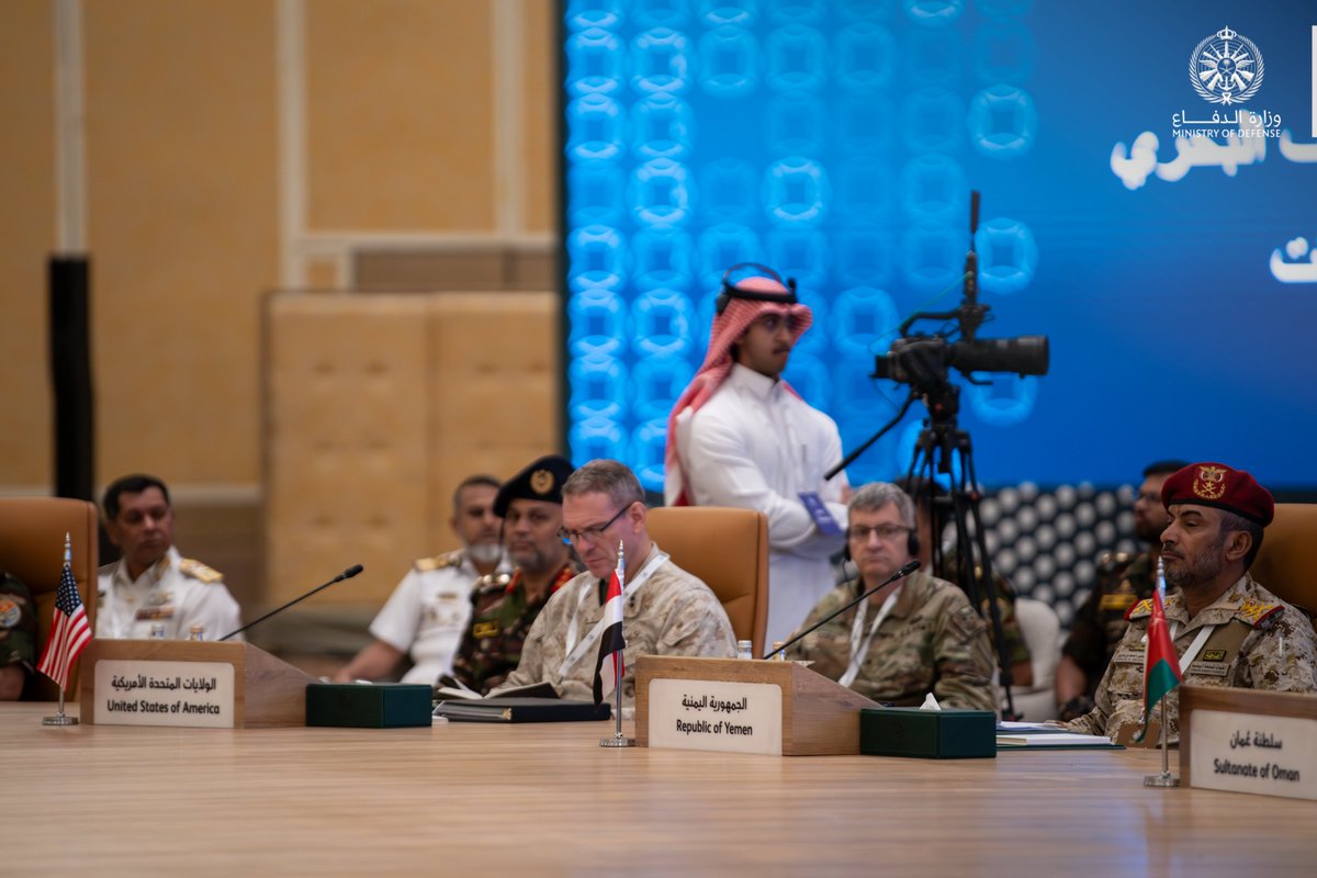 modgovksa's tweet photo. وشهد الاجتماع مشاركة رؤساء الأركان وممثليهم من 43 دولة إلى جانب مندوبية الاتحاد الأوروبي لدى المملكة، من أصل 51 دولة ومنظمة مدعوة، بما يعكس الاهتمام الدولي بتعزيز التعاون الدفاعي البحري وتوحيد الجهود لحماية أمن الممرات البحرية. https://t.co/la8vuyh7DF