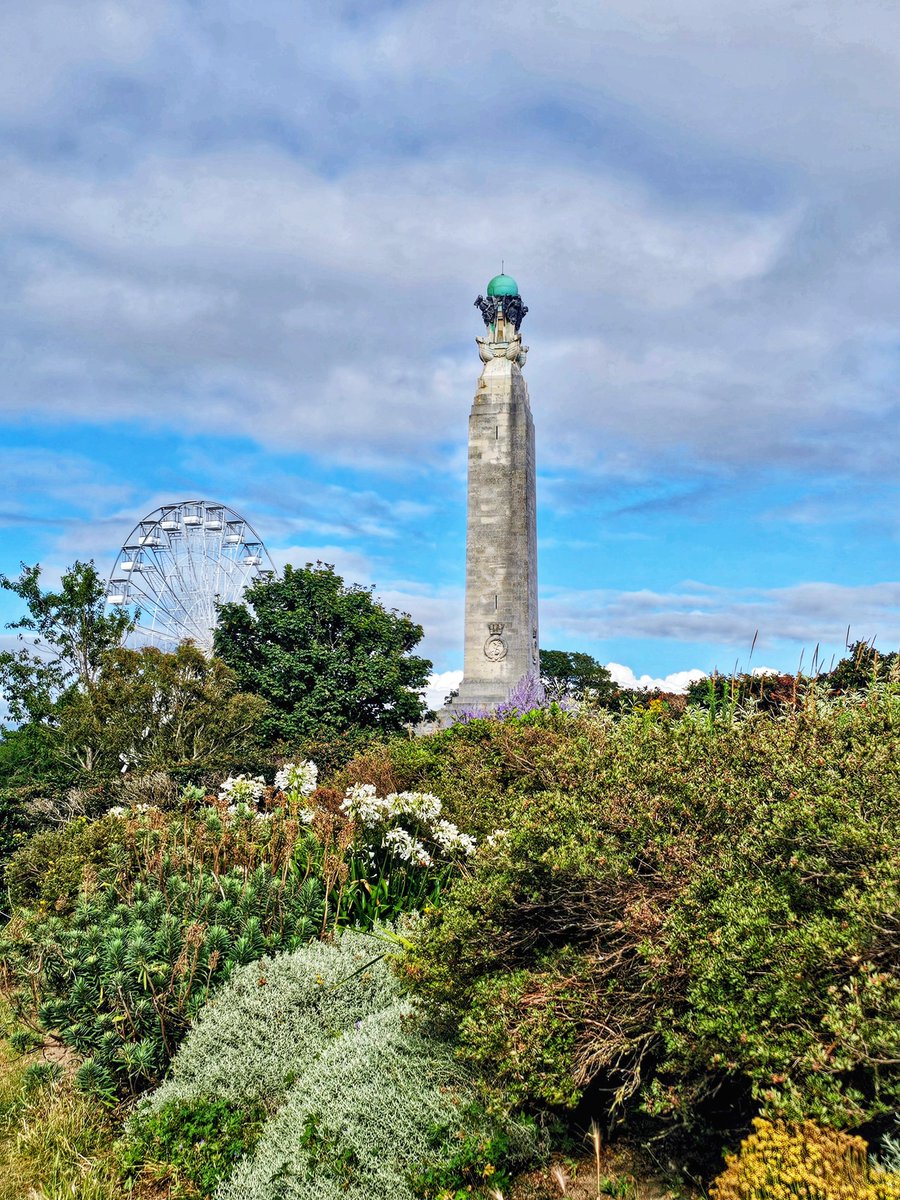 JackieGMs66's tweet photo. Birthday in my favourite place ....plucking up courage for a revolution on the wheel #birthdaymeal #TheHoe #bigwheel #being60 #Plymouth 💚🥳🎂 https://t.co/S4tnqSqxMb