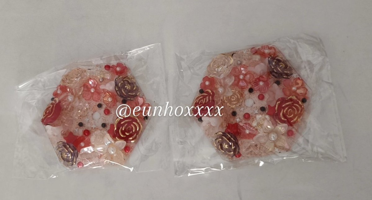 eunhoxxxx's tweet photo. ปล่อยกอง 500 บาท รวมส่ง
-ตามรูป 3 รูป
-Name part Eunhho 1 ชิ้น
ไม่ได้เก็บแล้วคับ ( หลังจากวันอาทิตย์ไม่มีเวลาส่งให้แล้วเด้อ ) สนใจเดม/เมนชั่น #ตลาดนัดplave https://t.co/8PBHglb2BG