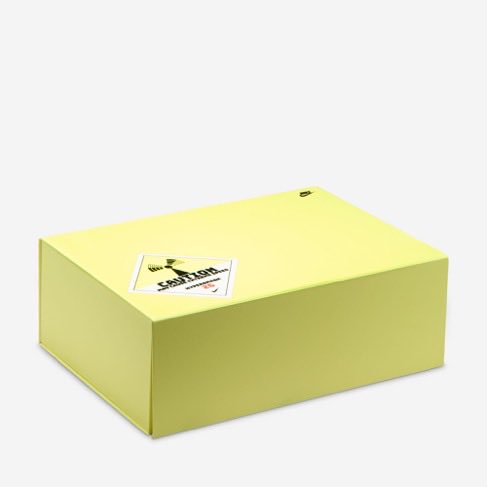 TuanyeWEST's tweet photo. @madwatcher789 Up my pair amounts just for this box https://t.co/pB0JQKSdiT