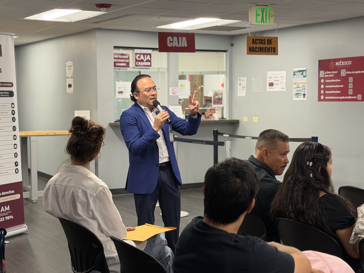 ConsulMexDen's tweet photo. 🩺 La #VentanillaDeSalud del Consulado General de México en Denver brinda orientación, información sobre servicios médicos y canalización a organizaciones aliadas que apoyan a nuestra comunidad.
📍 Acércate y conoce los servicios disponibles para ti y tu familia. 🇲🇽💚 @pavel_mc https://t.co/VUrthbvD4Y