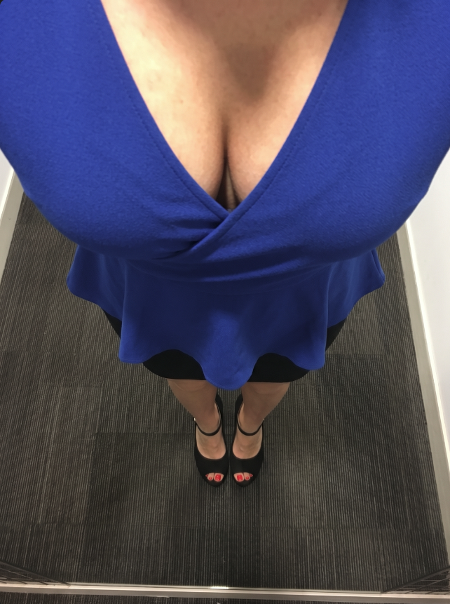 breezyteasey's tweet photo. back in the office today for a bit of a short week in a bit of a short skirt. think anyone around me will be getting any work done? 😈 https://t.co/j1ih0tmPdn