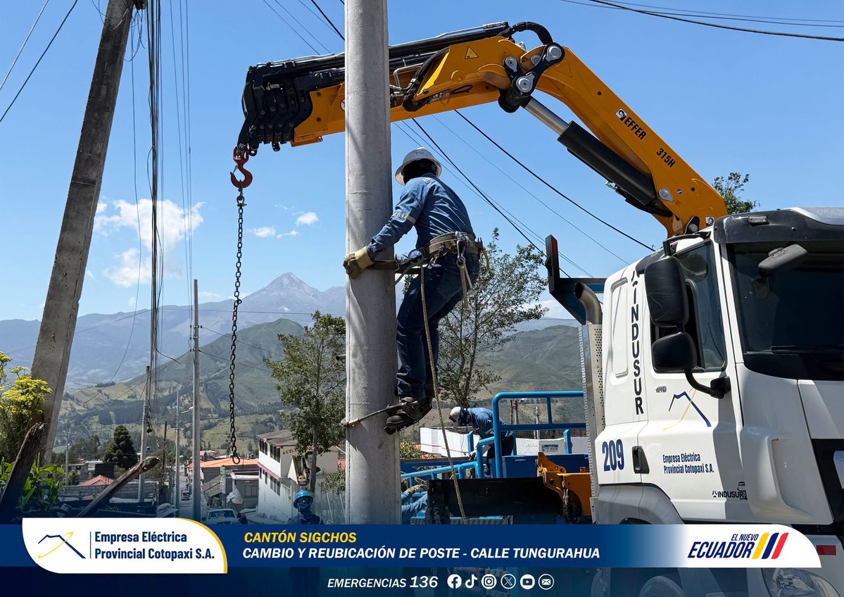 elepcosa's tweet photo. 📌 El 29 de julio, personal técnico de ELEPCO S.A. realizó el #cambio y #reubicación de un #poste 𝗲𝗻 𝗹𝗮 𝗰𝗮𝗹𝗹𝗲 𝗧𝘂𝗻𝗴𝘂𝗿𝗮𝗵𝘂𝗮, del cantón #Sigchos, como parte de las acciones programadas para optimizar la red de distribución eléctrica. https://t.co/ip8HahOR3u