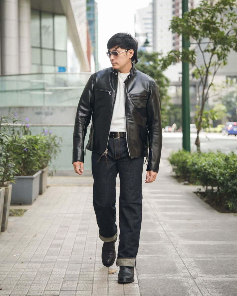 dieworkwear's tweet photo. So, when should you cuff your jeans? A friend who works as a graphic designer once suggested a useful rubric. Cuffs, he said, are like serifs. If your style leans modern, then no cuffs makes sense. If your style leans traditional, consider cuffs. Like Helvetica vs Times New Roman https://t.co/i3tMYYTP7H
