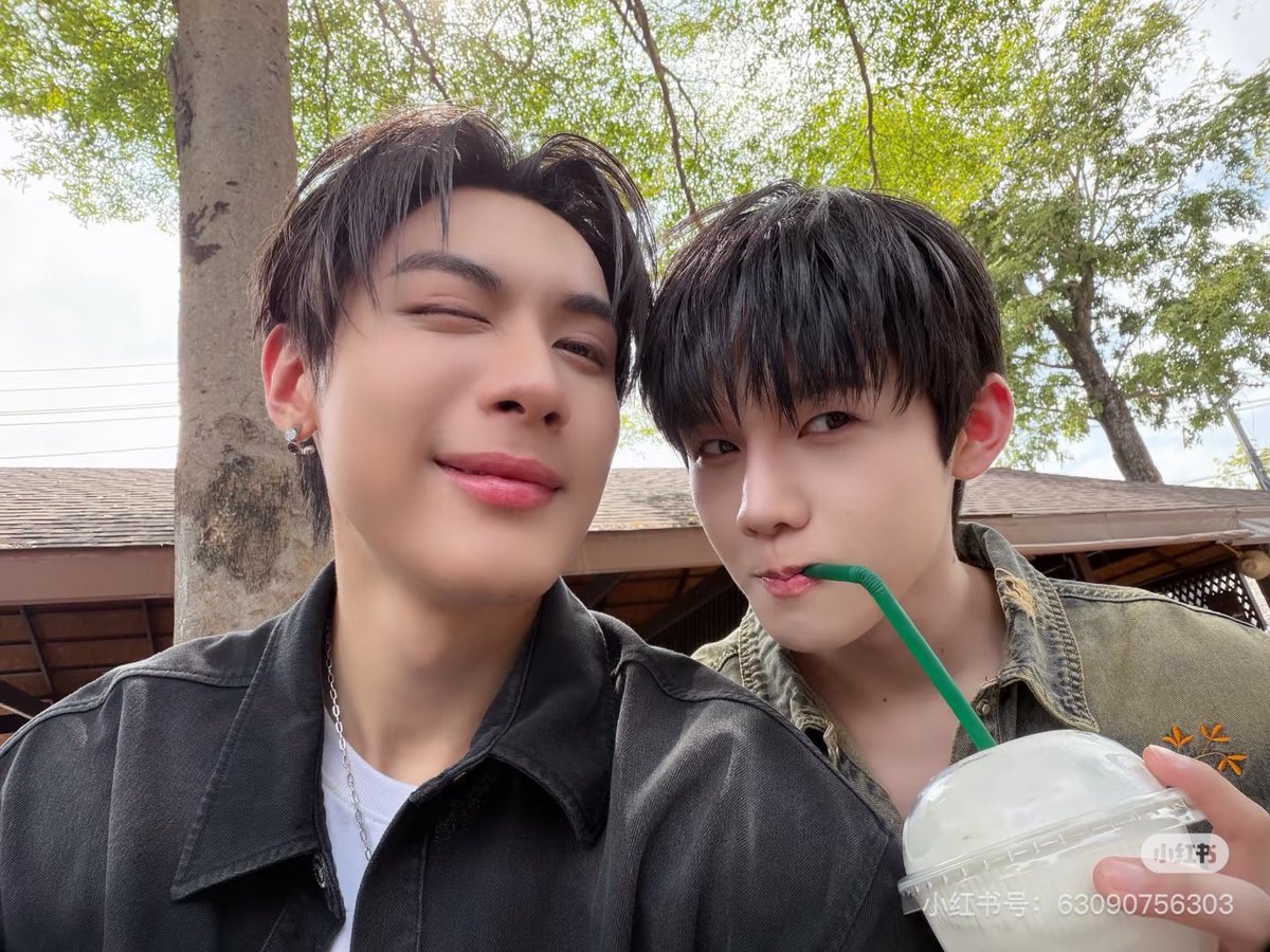 Cherry_eir's tweet photo. สวัสดีตอนกลางคืนนะ💜🩵
@JARUKiTzX96 @mii_iin_ 
#ToptapMinlee https://t.co/TLCW2sxOjS