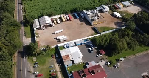 MLopezSanMartin's tweet photo. "Descubren" otra refinería "clandestina" para huachicol

Ahora fue en Coatepec, Veracruz, menos de 30 minutos de la capital del estado https://t.co/pyLTK1qoMi