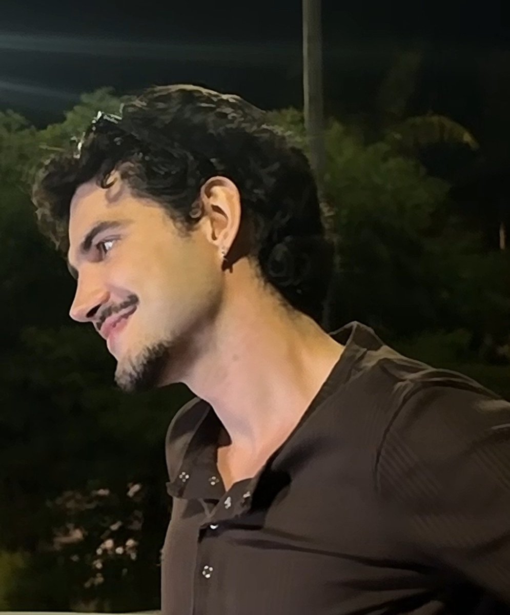 cachinhosdojao_'s tweet photo. nao sei quem que tava falando pra ele essa hora que a gente sempre ia estar aqui mas preciso falar que a diva foi muito forte pq se ele olha com essa carinha aqui pra mim eu desmaio ali mesmo https://t.co/8WMZZpNRm4