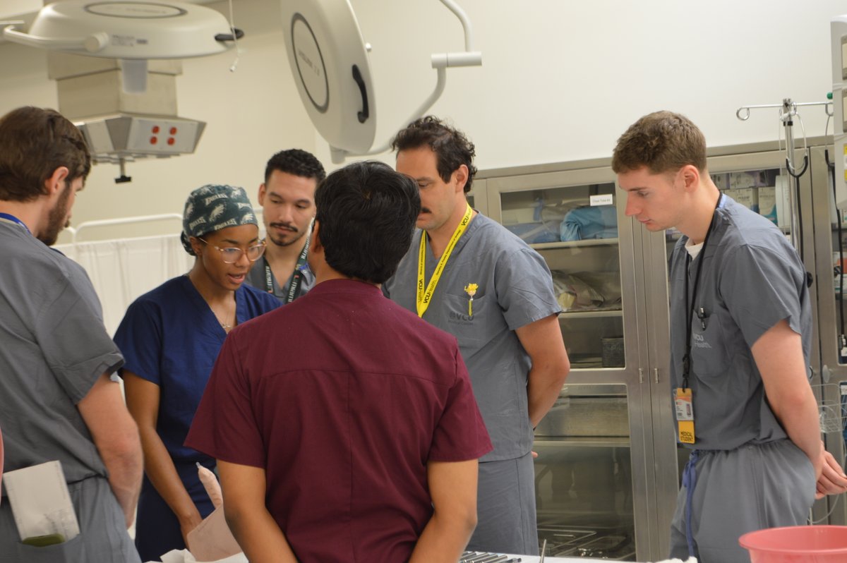 VCUUrology1's tweet photo. Congratulations to Dr. Roseman for receiving the "Center of Excellent Award" from Coloplast.  Thanks to the team from Coloplast for providing surgical training for our residents, acting interns, and M3 students! https://t.co/JcdUbpSNAR
