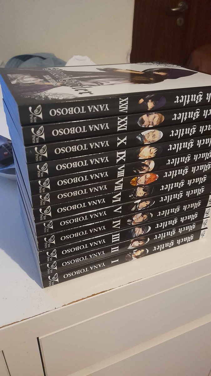 gyaotard's tweet photo. My manga baby is getting bigger... https://t.co/YO1g6w332j