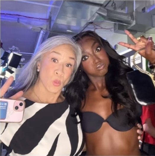AZLEY200's tweet photo. Carl's mom loves aniya down babes

#aniya #carniya #loveislandusa https://t.co/ApgaHMlc2e