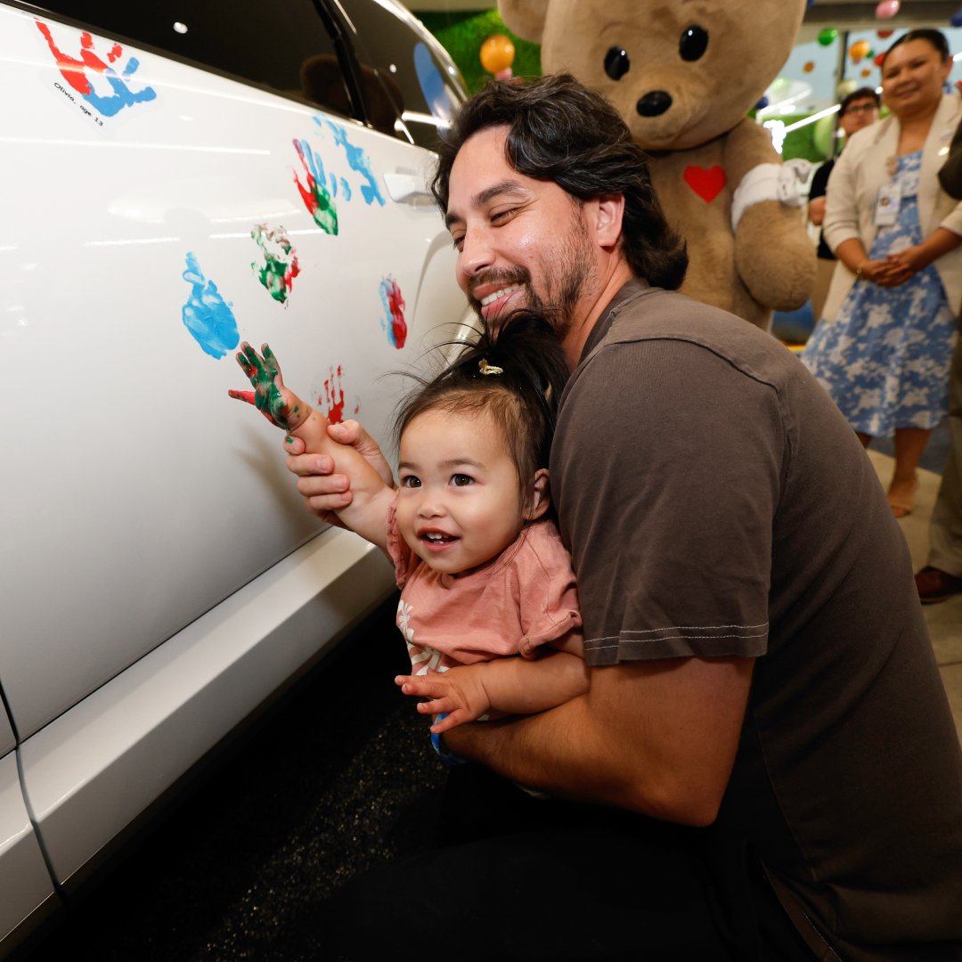hopeonwheels's tweet photo. Handprint Ceremony season is officially underway!🖐️✨ We kicked things off at @chocchildrens to bring more smiles and inspiration to young warriors. https://t.co/IOXle6Q5wQ