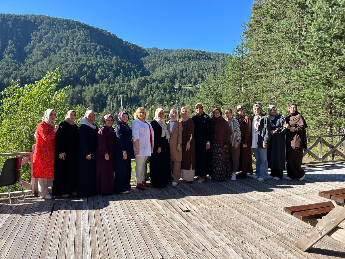 melikecilhan's tweet photo. 📍Ilgaz 
 İlçe Kadın Kolları teşkilatımız ile toplantımızı gerçekleştirdik
Birlikveberaberlik içerisinde aynı azim ve kararlılıkla yaptığımız yapacağımız çalışmalarımızı değerlendirdik
İlçe KadınKolları Başkanım Songül İpek ve teşkilatımıza teşekkürler 
Motivasyon,huzur,istişare https://t.co/kKz7pMzvez