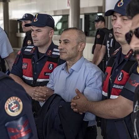 DemirFerit62's tweet photo. Tuncay Sonel oğlunu kurtarmak için onlarca kişiyi suça bulaştırmış.

Dönemin  Tunceli Valisi Tuncay Sonel oğlunu cinayet suçundan kurtarmak amacıyla delilleri karartmak ve yok etmek için emrinde çalışan kolluk birimleri ile birlikte bir çok kesimden onlarca kişiyi suça bulaştırdığı ortaya çıktı.

Tuncay Sonel'in oğlu Mustafa Türkay Sonel'in, Gülistan Doku'yu 5 Ocak 2020 günü  silahla vurarak katletmesinden sonra babası vali Tuncay Sonel'in  organizasyonu ile Gülistan Doku'nun cansız bedeni ortadan yok edilmişti. 

Tunceli Cumhuriyet Başsavcılığının yürüttüğü  Gülistan Doku soruşturması kapsamında başlattığı  ilk operasyon sonrası 14 Nisan 2026 günü başlayan gözaltı dalgası ile birlikte, Tuncay Sonel'in de gözaltına alınması sonrası Gülistan Doku soruşturmasının vali Tuncay Sonel ile ilgili olan soruşturmayı Erzurum Cumhuriyet Başsavcılığının yürütmesi ile birlikte Tunceli ve Erzurum Cumhuriyet Başsavcılıklarının  bugüne kadar devam eden soruşturmaları kapsamında  düzenlenen dört dalga operasyonlarda şimdiye kadar toplamda:
53 kişi gözaltına alındı
20 kişi tutuklandı.
18 kişi adli kontrol şartıyla serbest bırakıldı.
4 kişi savcılık kararıyla serbest bırakıldı.
10 kişi ise hala gözaltında.
1 firari sanık ABD'de tutuklu, 1 kolluk görevlisi ise hala  firari.
Bu arada Tuncay Sonel, koruması Şükrü Eroğlu ve ihraç polis memuru  Gökhan Ertok  4 ayrı suçtan  ikinci kez tutuklandı.