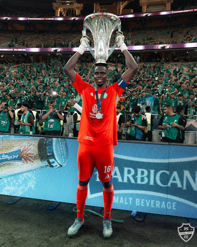 apobatil's tweet photo. وداعاً يا احبتنا وداعاً 
وداعاً والقلوب على اتصالي 

اخر الراحلين من #الاهلي  ميندي https://t.co/sxXZuRG24Q
