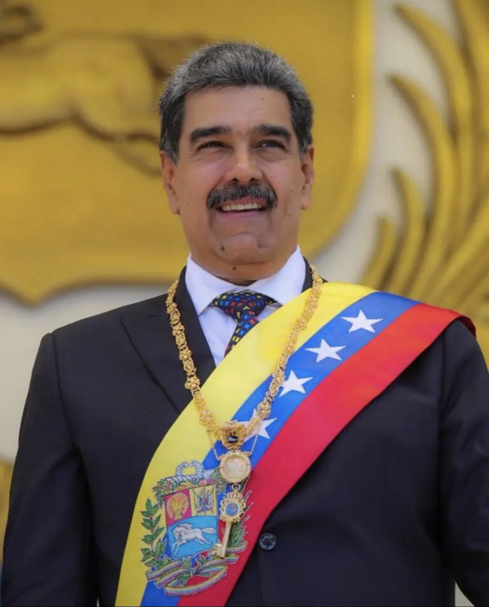 ArtruroD's tweet photo. Quieren saber quién sigue siendo el presidente constitucional de Venezuela
2025 &amp; 2031  

E TE QUE TA QUI 👇👇👇👇👇 https://t.co/kU8ZEbNGsa