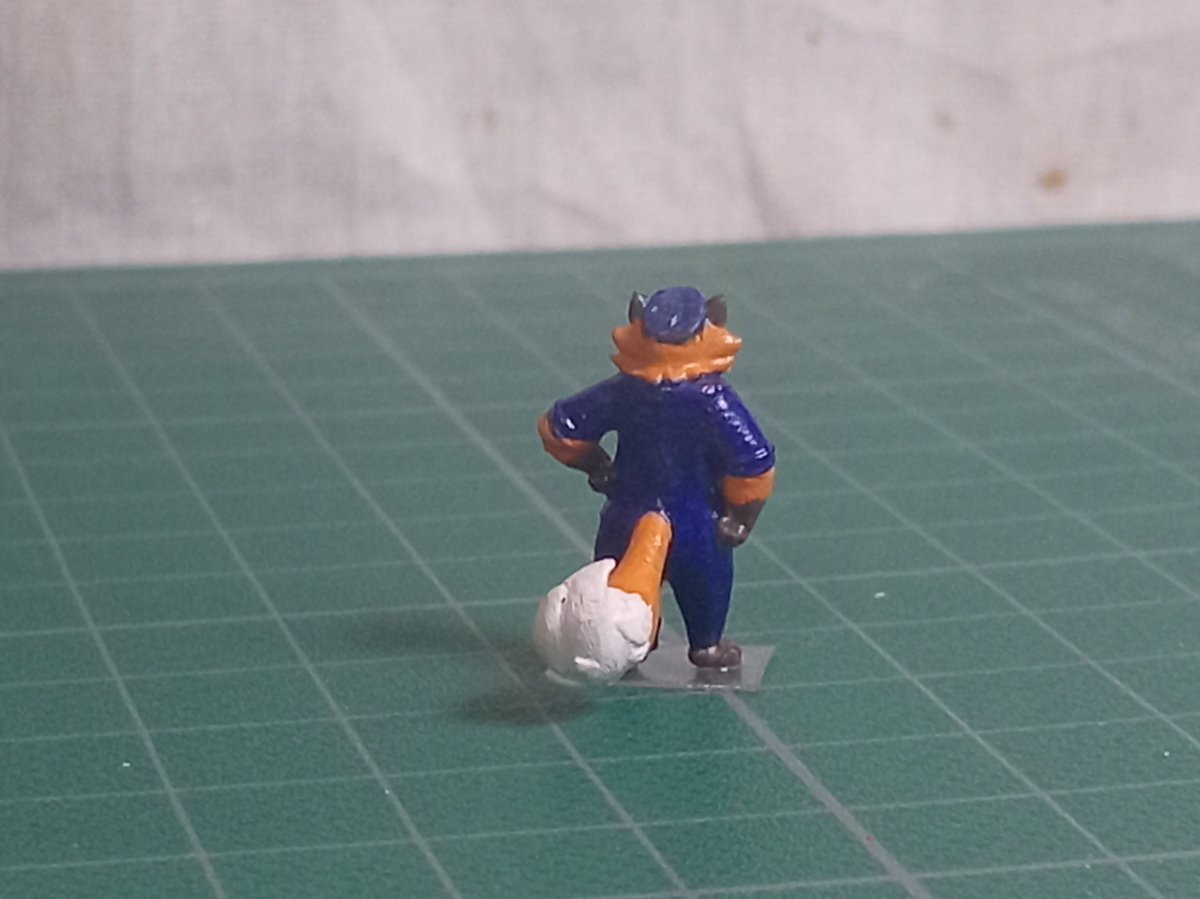 Fredstrains4's tweet photo. Who's this? Well isn't no other than Reg from the @FoxfieldLRS in HO/OO scale!

I decided to make figurine in HO/OO of him a day before my moving for college https://t.co/jY4OjPKHdv