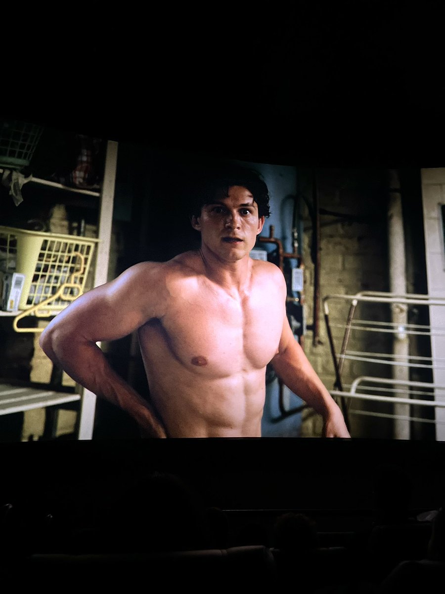 mmmedousa's tweet photo. Timeline is nothing but shirtless Tom. 

God is good. https://t.co/2MvArIe1Mn