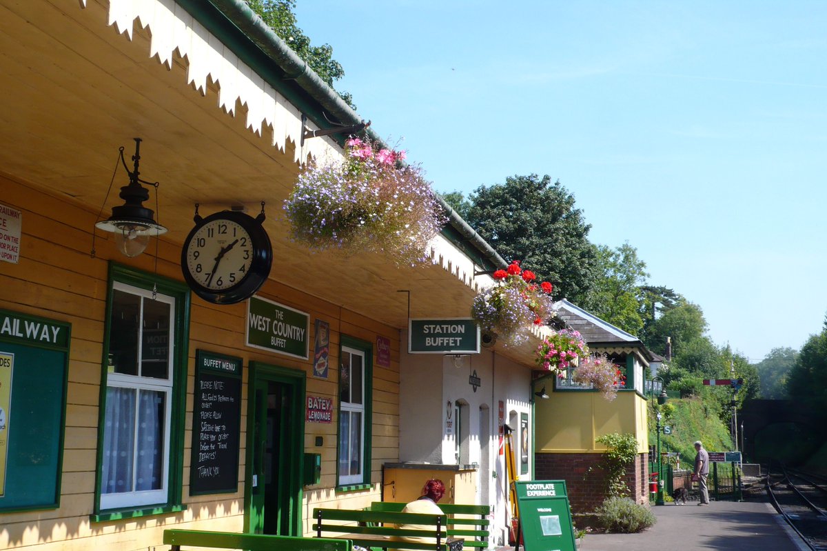 Watercress_Line's tweet photo. 🍽️ Tuck into a Pie & Mash this summer at The Watercress Line! 🥧
Treat yourself to a day out on our heritage railway, complete with a delicious Pie & Mash meal, served with peas and gravy.
Find out more on our website: https://t.co/ypHTkyoOeE
#WatercressLine #PieAndMash https://t.co/mth2YDvzvk