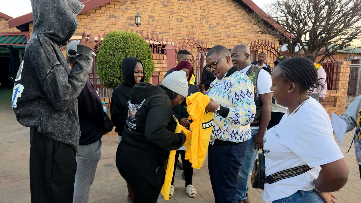 ANCYLhq's tweet photo. This afternoon, The ANCYL President Cde Collen Malatjie was in Mamelodi, Tshwane, leading a door-to-door voter registration programme and engaging residents on the importance of participating in the upcoming Local Government Elections.

With less than 100 days to go, young people must take responsibility for the future of their communities.

Economic Freedom and Social Change Now, Not Later!

#ANCYLAtWork
#RoarYoungLions
#RegisterToVoteANC
