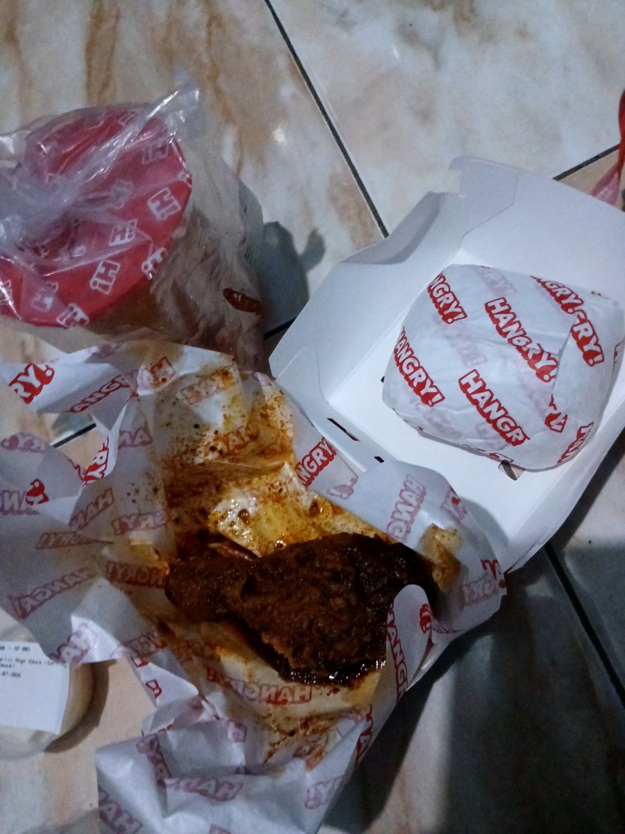lyxsleep's tweet photo. Sebenarnya ngantuk, tpi laper https://t.co/DdQXzQvJRp