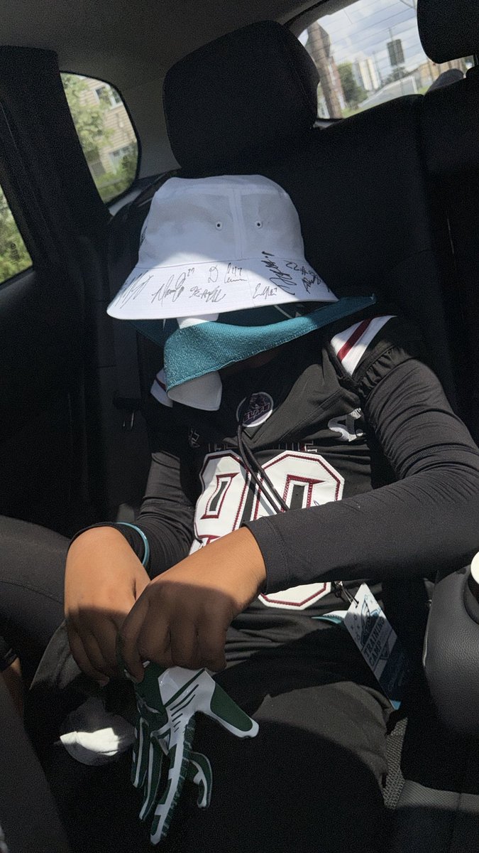 qasia_'s tweet photo. I love my kid life #EaglesTrainingCamp🦅💚 #GermantownElite8U🏈 https://t.co/xNFKxalsmS