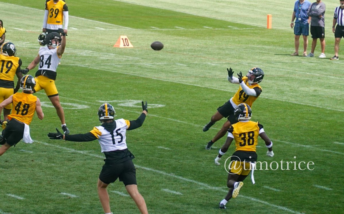 TimotRice's tweet photo. Will Howard forced throw over middle to Max Hurleman. Picked by S Sebastian Castro.
#Steelers @steelers #nfl #herewego #steelernation #steelerscamp
#Steelers @Steelersdepot https://t.co/fmmStmfZ0a
